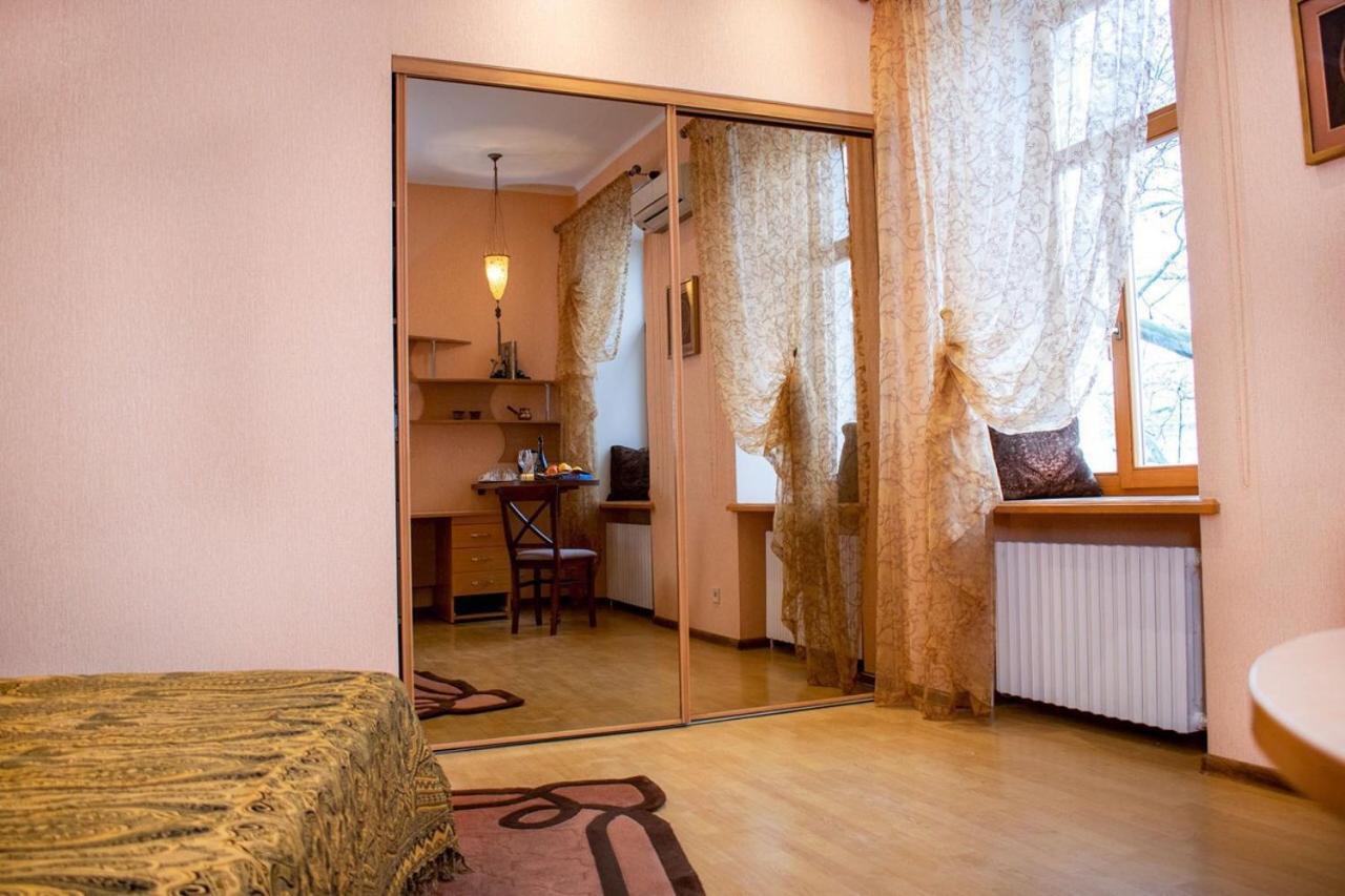Mini-Hotel In The Very Heart Of Odessa Exterior photo