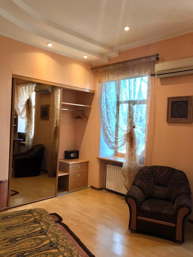 Mini-Hotel In The Very Heart Of Odessa Exterior photo